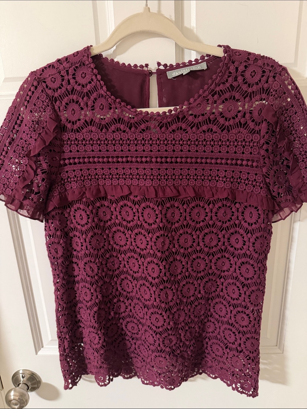 Daniel Rainn Burgundy Crochet Knit Lace Short Sleeve Blouse Top Lined Feminine S